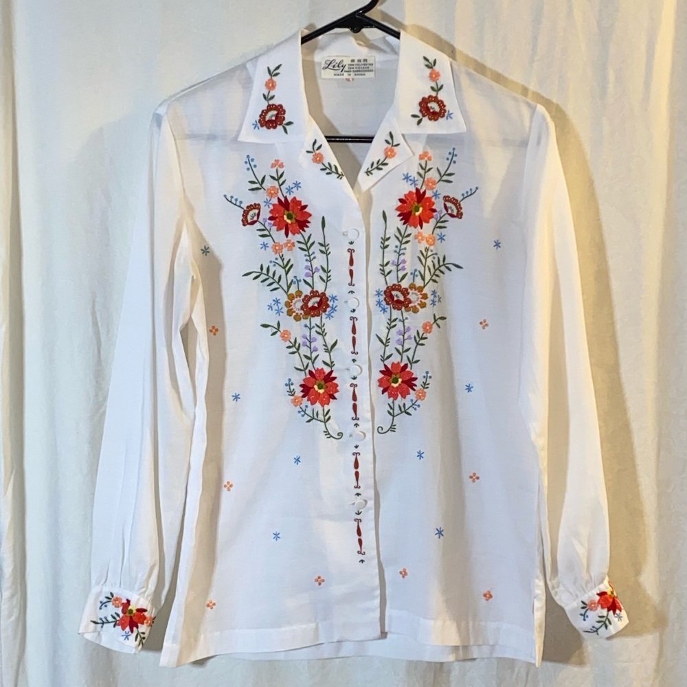 Vintage 60's Hand Embroidered Top. Size 36 (fits like M)